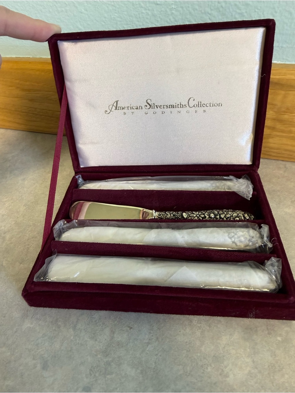 Godinger American Silversmiths Silver Plate Floral Butter Knife Velvet Gift Box